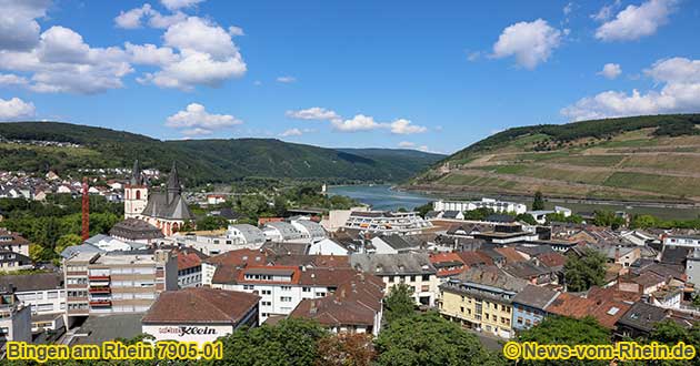 Die Burg Klopp in Bingen am Rhein bietet einen schnen Ausblick auf die Stadt, den Rhein, die Nahemndung, den Museturm, sowie die Burg Ehrenfels und das Germania-Denkmal in Rdesheim.