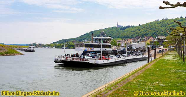 Die Fhre verbindet Bingen und Rdesheim am Rhein.